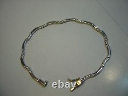 Lovley Sparkly-fancy 9ct White Gold Bracelet-cubic Stones -7.1 Wiggly Design